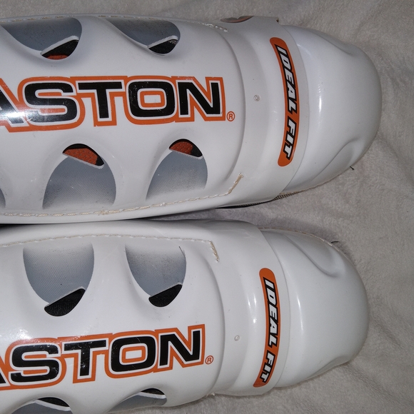 Easton Ideal Fit Hockey Shin Guards 16” White Senior Pair Ice Hockey - Picture 8 of 8